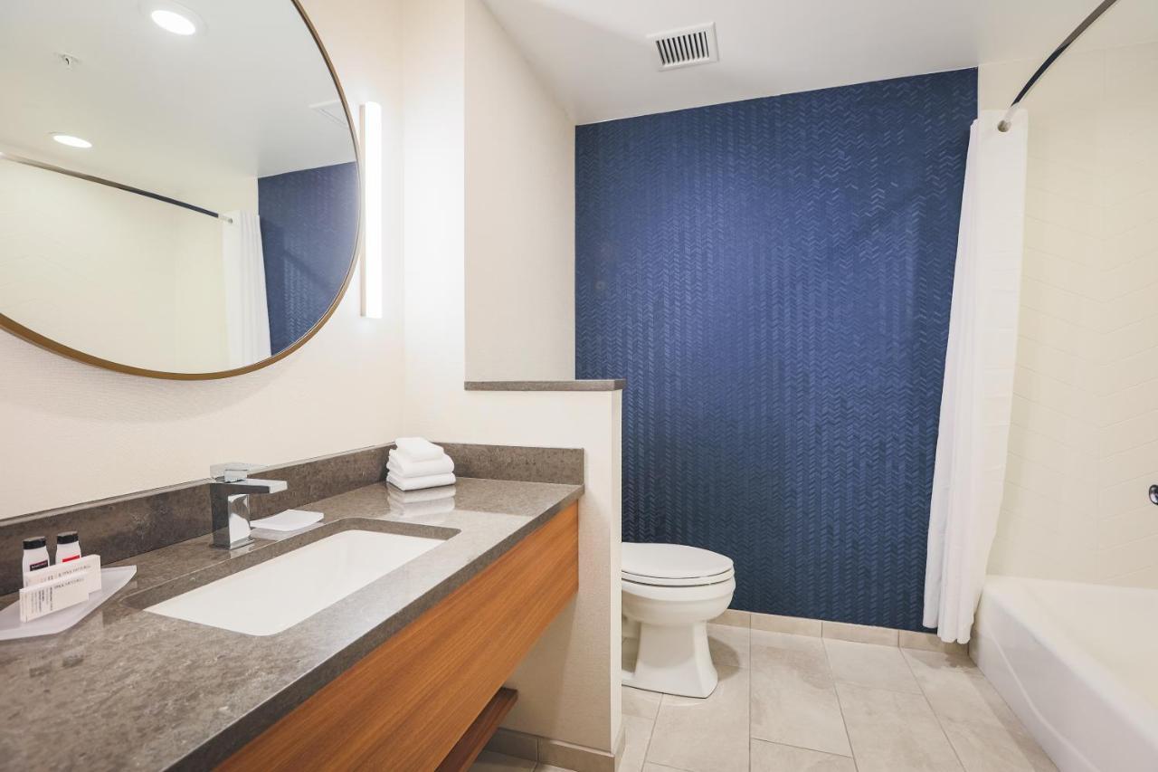 Fairfield Inn & Suites マーケット エクステリア 写真