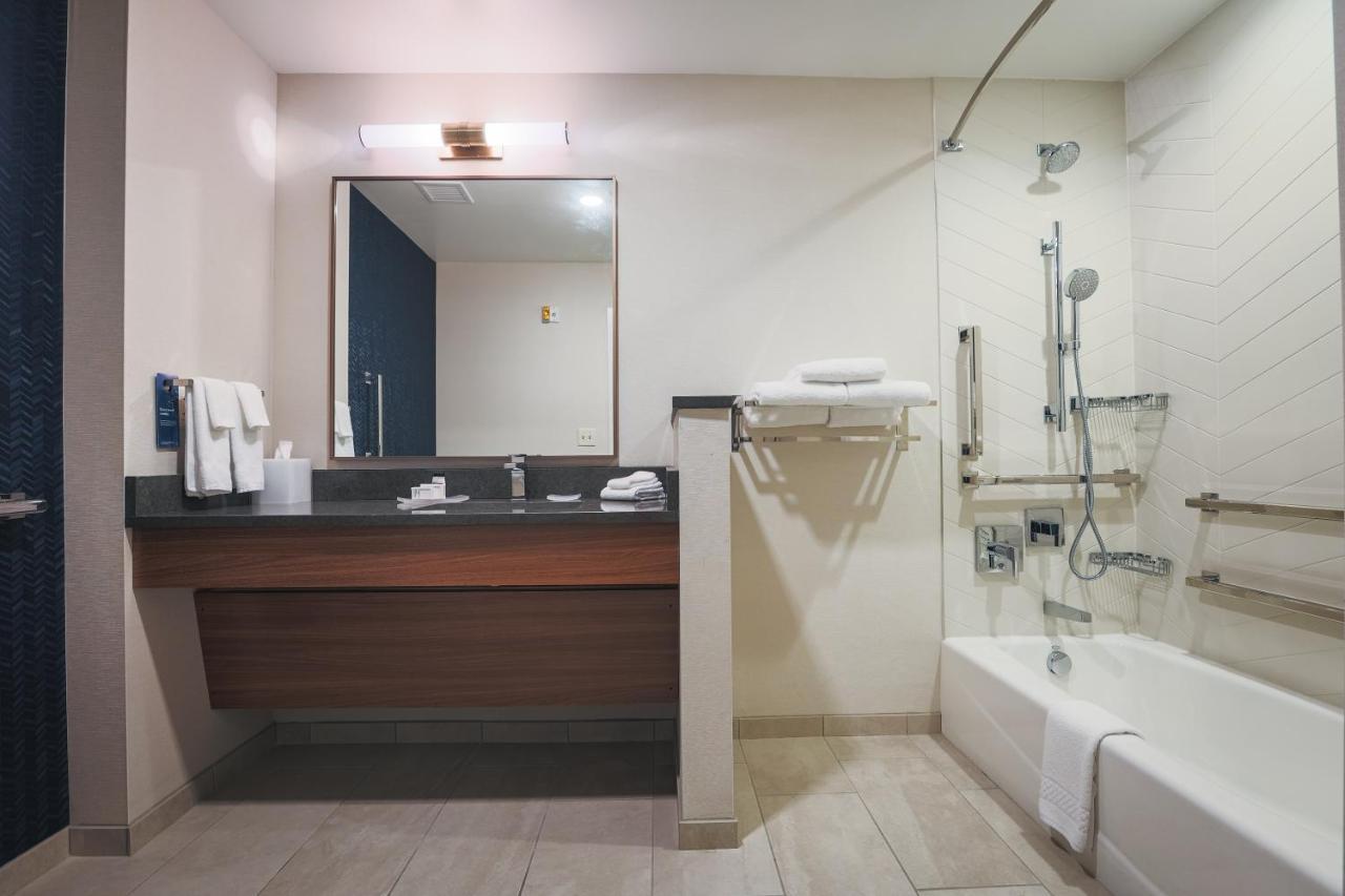 Fairfield Inn & Suites マーケット エクステリア 写真