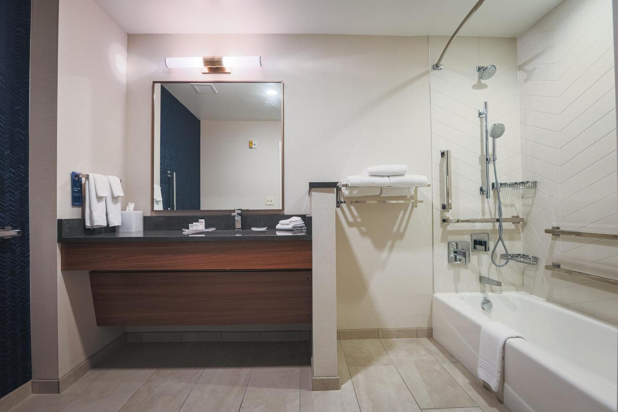 Fairfield Inn & Suites マーケット エクステリア 写真