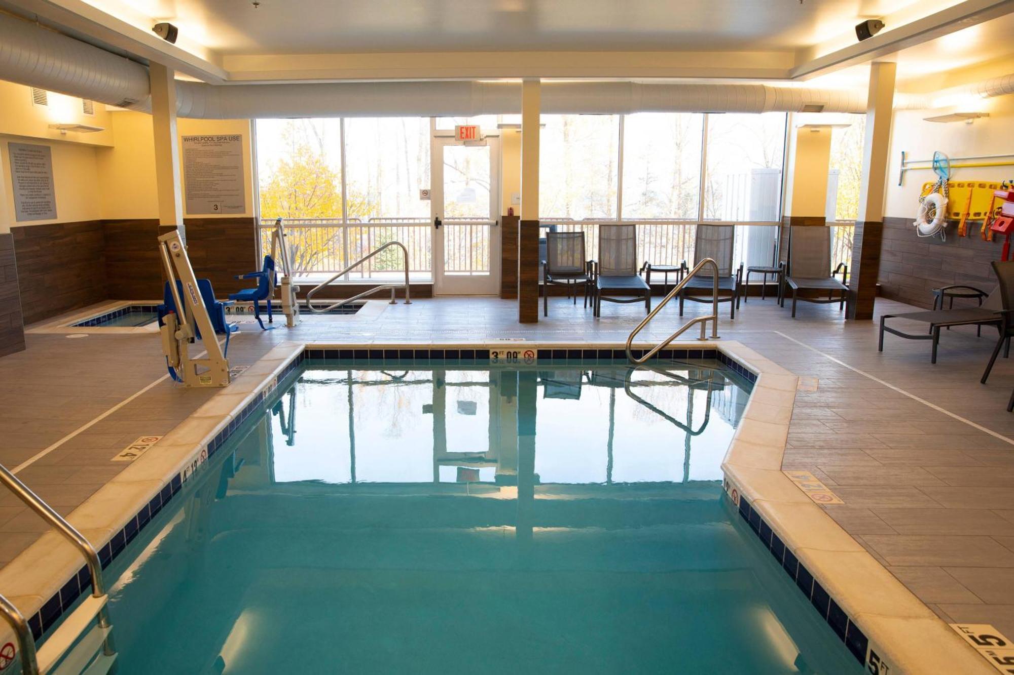 Fairfield Inn & Suites マーケット エクステリア 写真