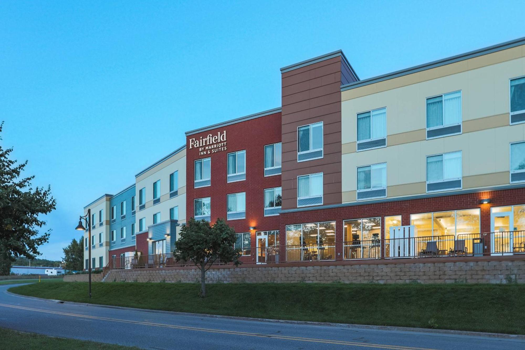 Fairfield Inn & Suites マーケット エクステリア 写真
