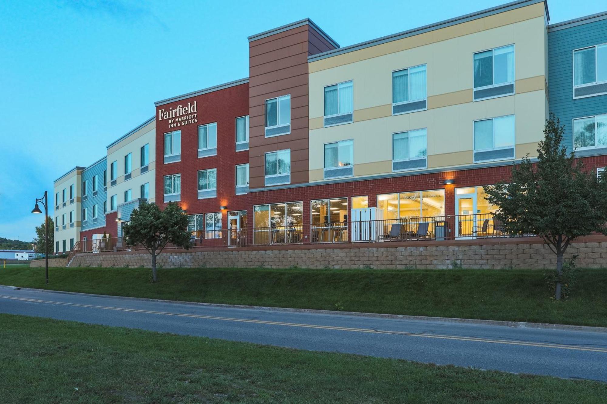 Fairfield Inn & Suites マーケット エクステリア 写真